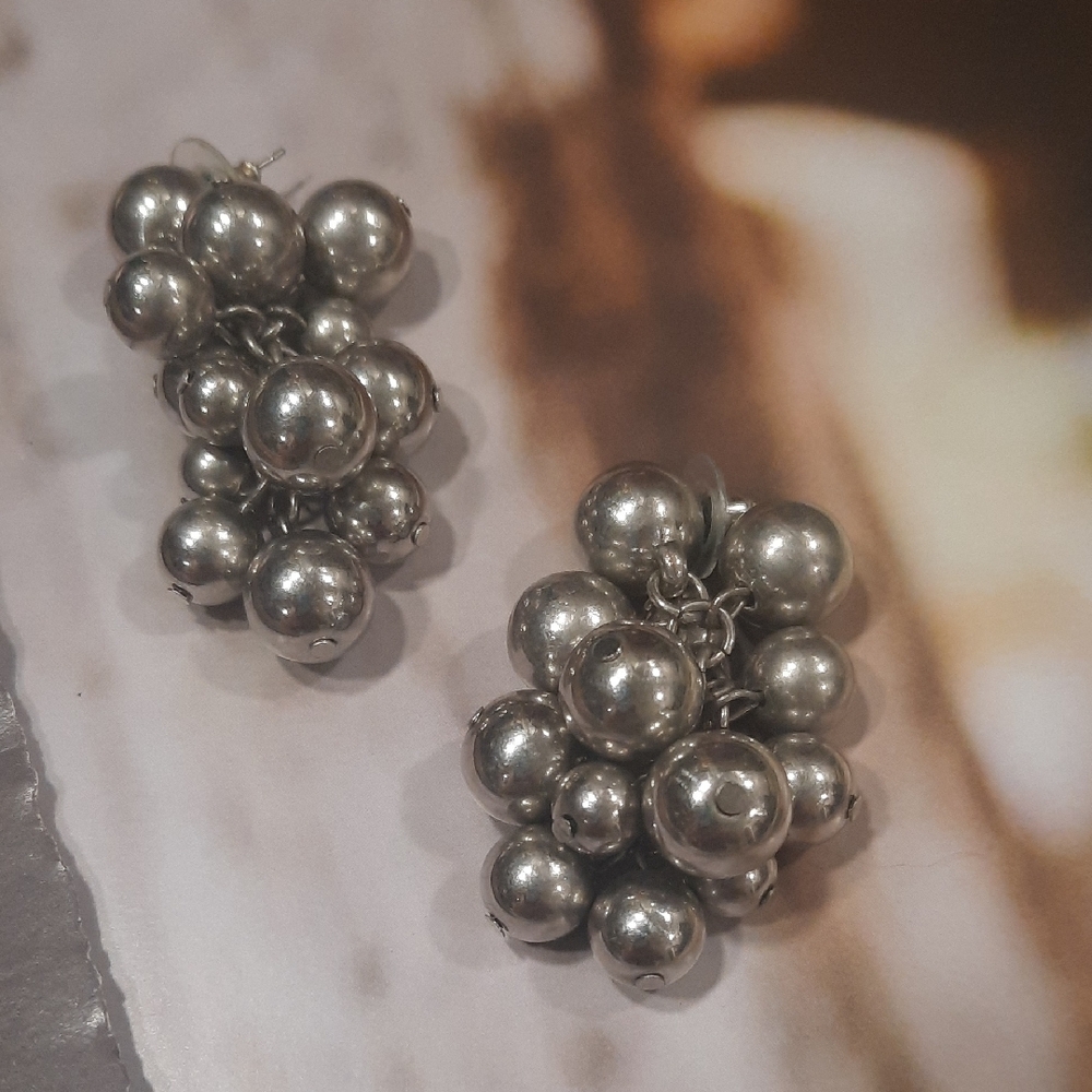 Elegant Silver Cluster Earrings - image 2